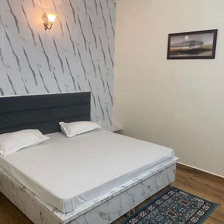 Hotel Nirmal - Budget Friendly Rooms Near Fortis Hospital And Marriage Palaces Амритсар Екстериор снимка