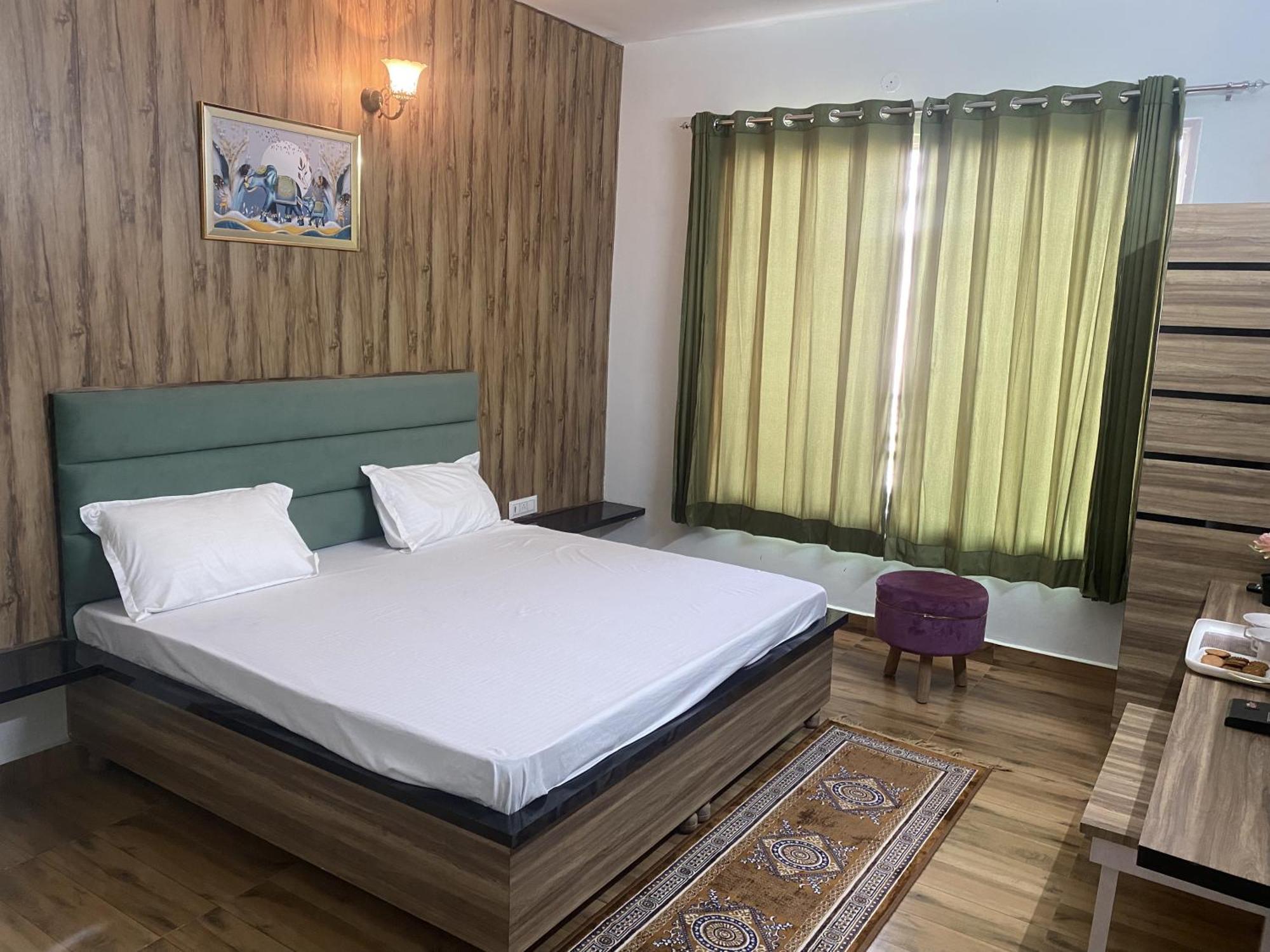 Hotel Nirmal - Budget Friendly Rooms Near Fortis Hospital And Marriage Palaces Амритсар Екстериор снимка