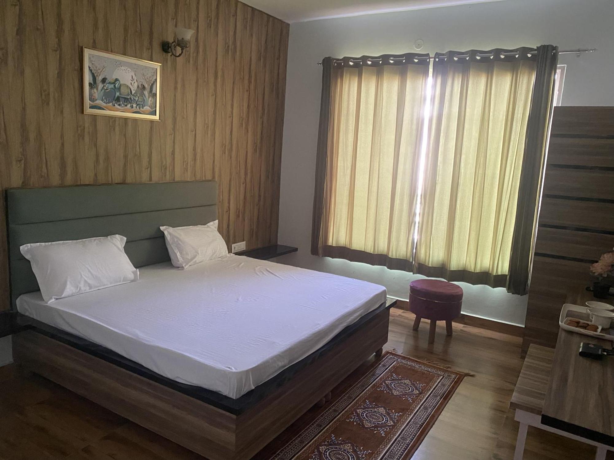 Hotel Nirmal - Budget Friendly Rooms Near Fortis Hospital And Marriage Palaces Амритсар Екстериор снимка