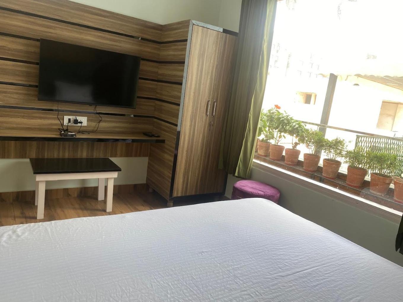 Hotel Nirmal - Budget Friendly Rooms Near Fortis Hospital And Marriage Palaces Амритсар Екстериор снимка